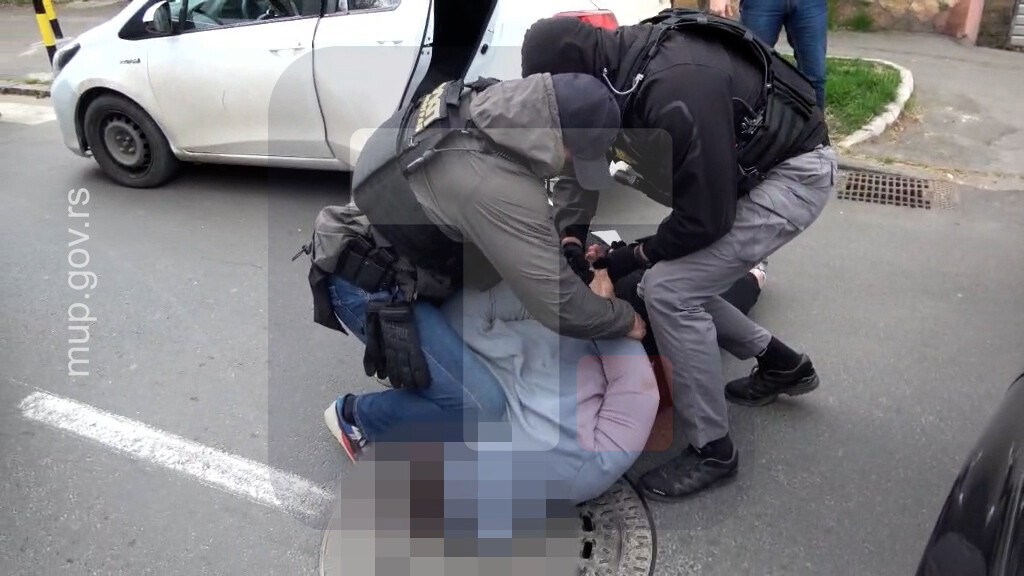 MUP: Uhapšen osumnjičeni da je aktivirao i bacio ručnu bombu u Zemunu