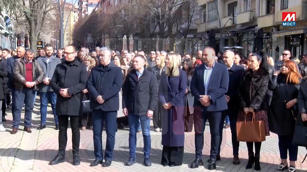 Dakić položila venac na Trgu braće Milić: Rušili su nas, ali nam nisu srušili ponos