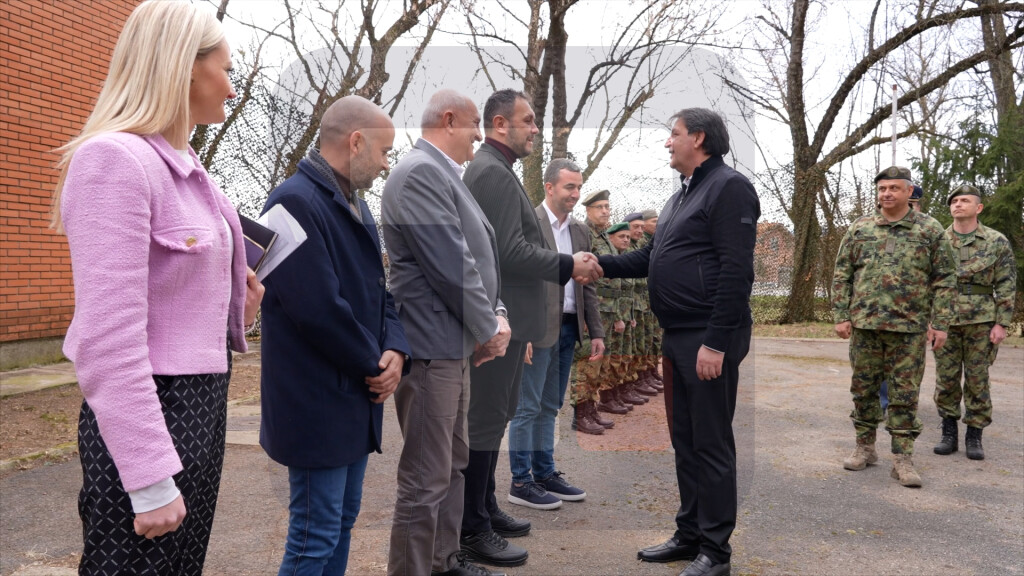 Ministar Gašić u obilasku kasarne „Knjaz Miloš Obrenović“ u Knjaževcu