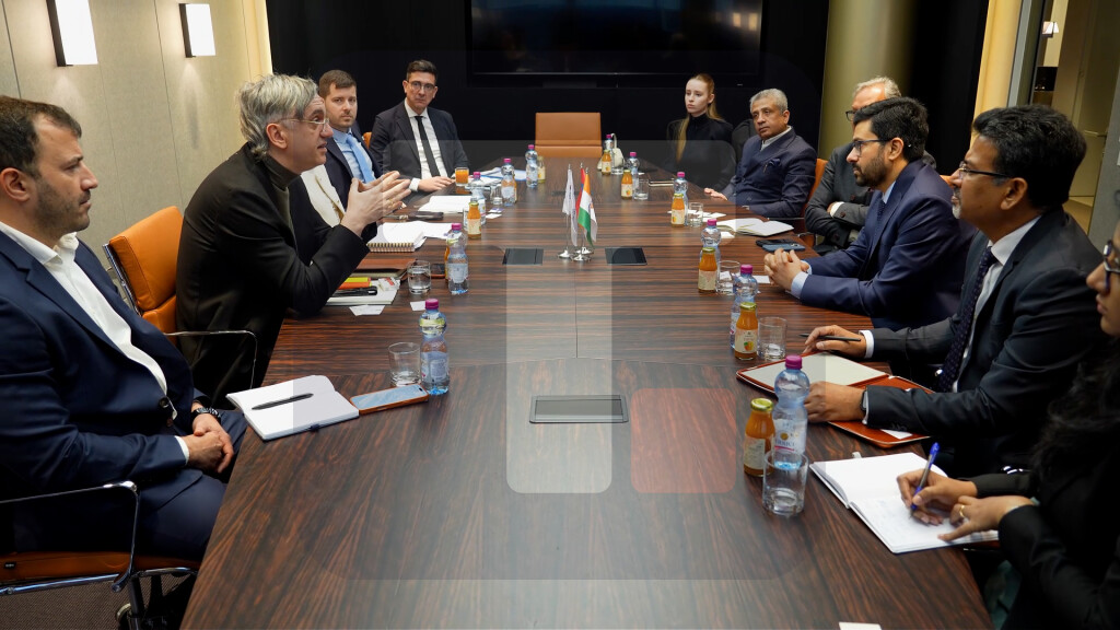 Privredna komora Srbije imenovala je danas Ašiša Sarafa za počasnog predstavnika PKS u Indiji