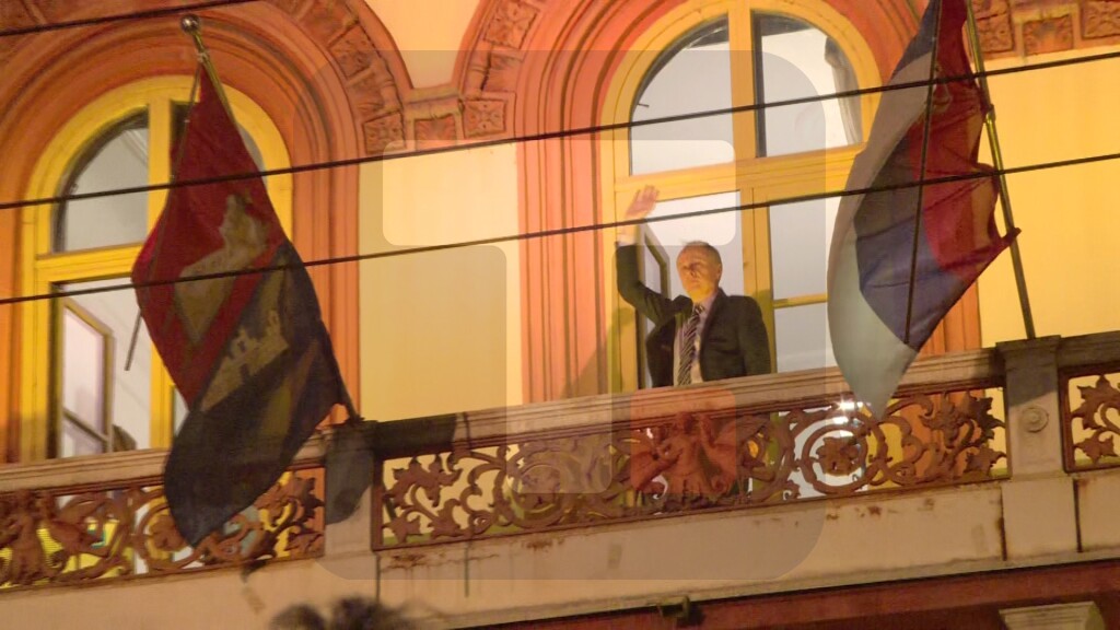 Završen protest ispred Rektorata posle obraćanja Đokića