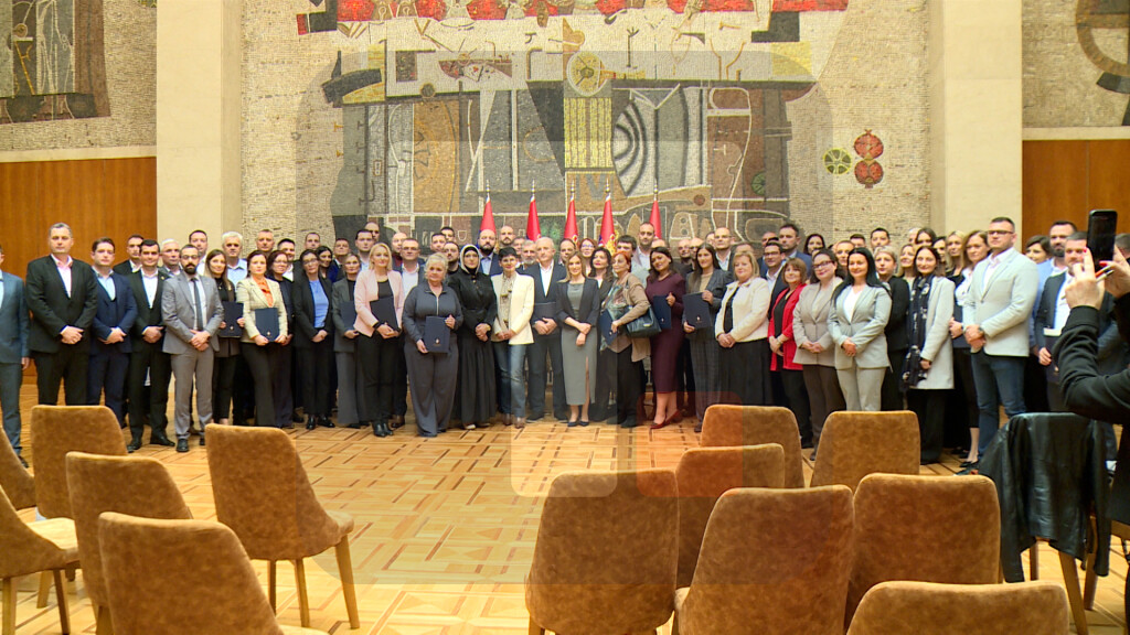 Stamenkovski uručila 125 ugovora iz socijalne zaštite ukupne vrednosti 600 mln dinara