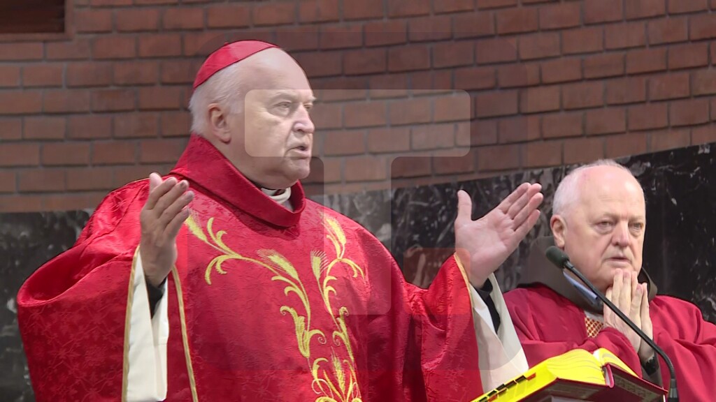 Kardinal Nemet predvodi Obrede Velikog petka u crkvi Svetog Antuna u Beogradu