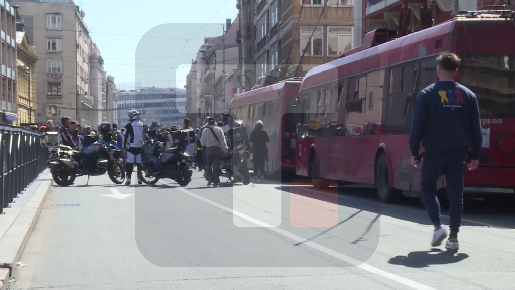 Manja grupa studenata u blokadi održala protestnu šetnju u Beogradu