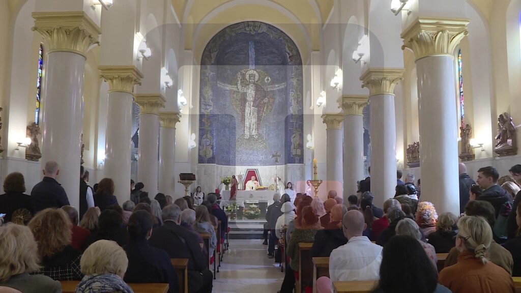 Kardinal Nemet predvodio misu na Uskrs u Crkvi Krista Kralja u Beogradu