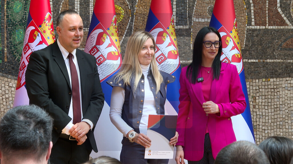 Žarić Kovačević uručila majkama rešenja o subvencijama za kupovinu prve nekretnine