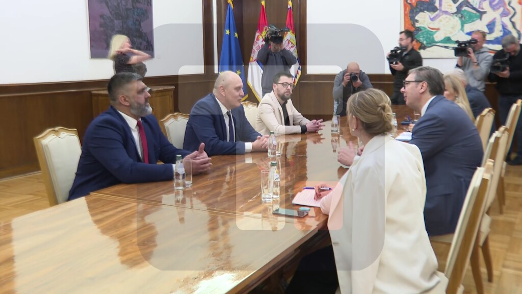 Vučić nastavio konsultacije sastankom sa Udruženim sindikatom Sloga