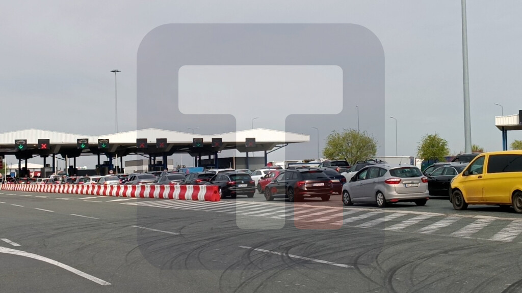 Na Batrovcima kolone duže od kilometra u obe trake, putnička vozila čekaju sat vremena