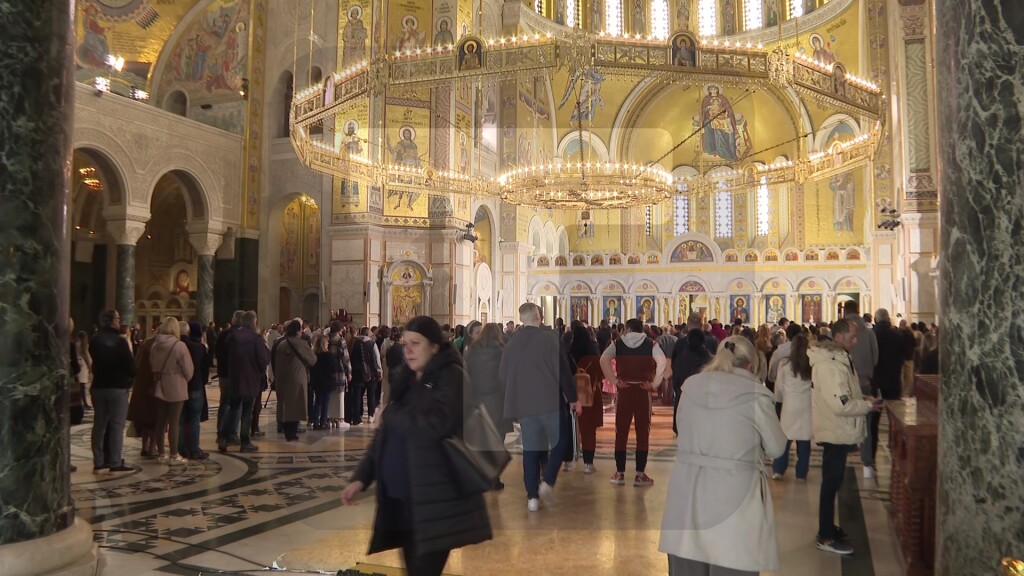 U Hramu Svetog Save u Beogradu vaskršnja liturgija, služi vladika moravički Tihon