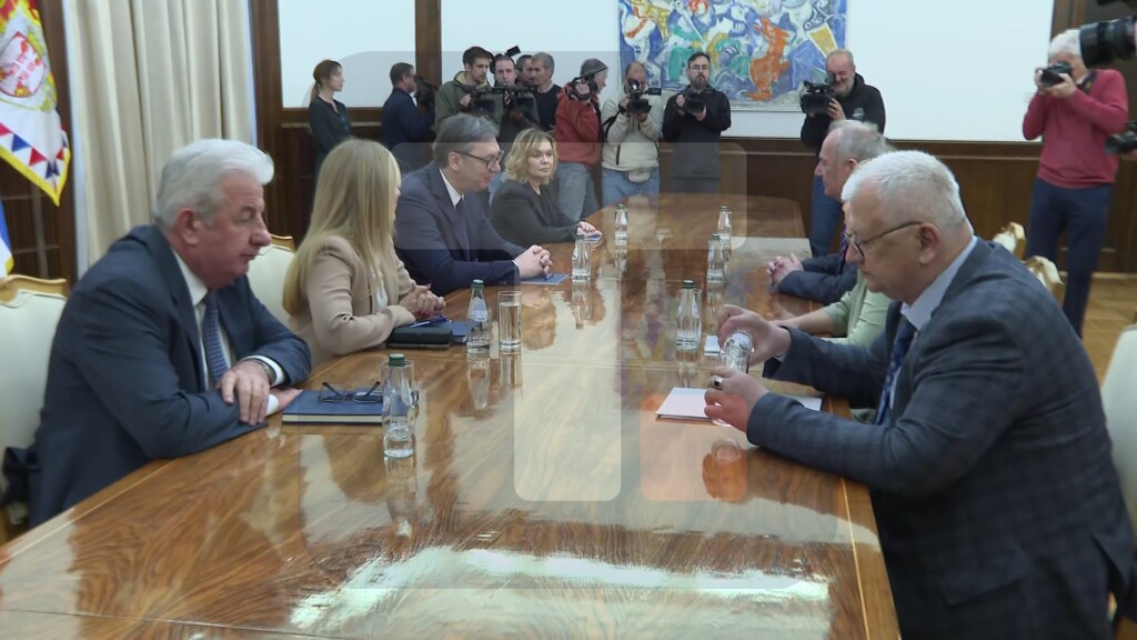 Vučić nastavio konsultacije, prvi sastanak sa Ruskom strankom