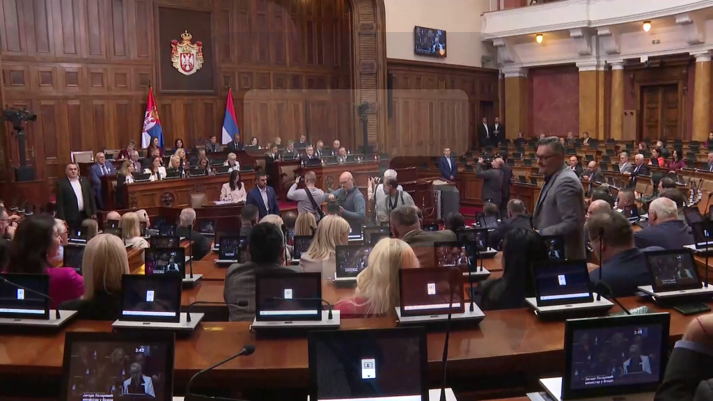 Nastavljena sednica Skupštine Srbije, poslanici i dalje utvrđuju dnevni red