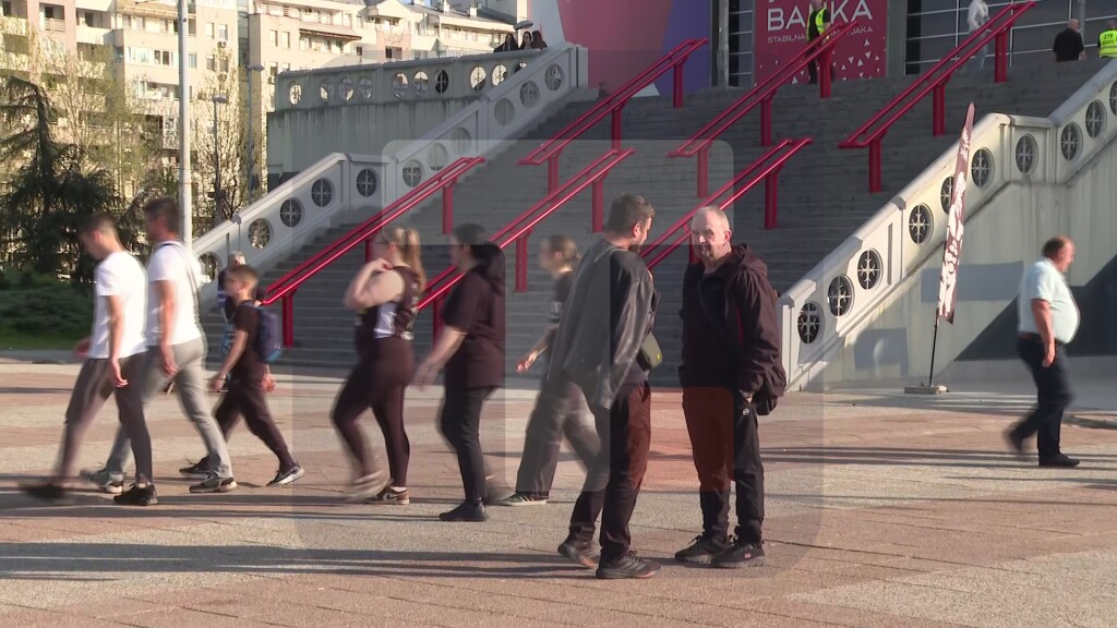 Okupljanje navijača pred košarkaški večiti derbi