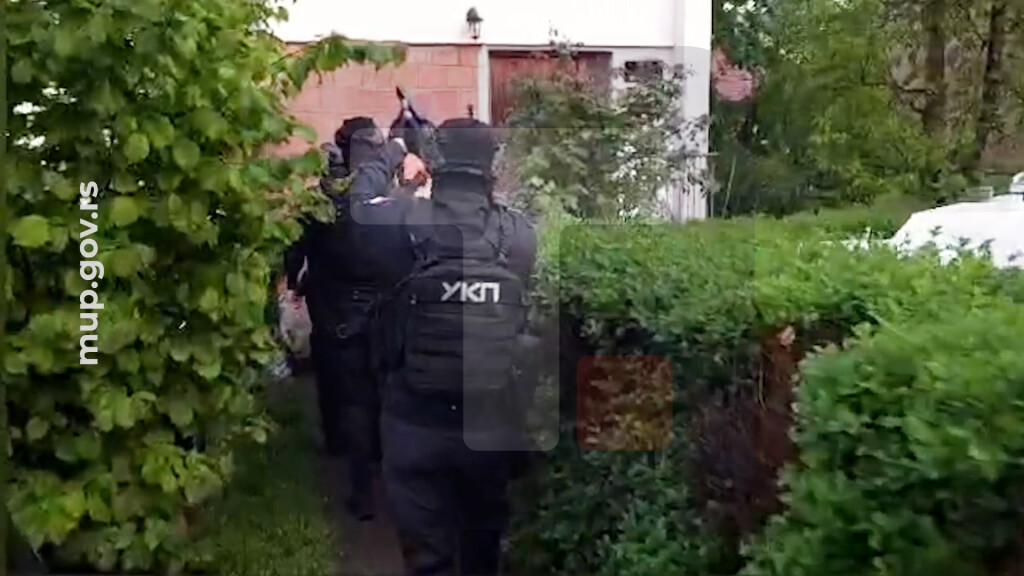 MUP: Uhapšeni maloletnik i nalogodavac osumnjičeni za bacanje bombe u Kragujevcu