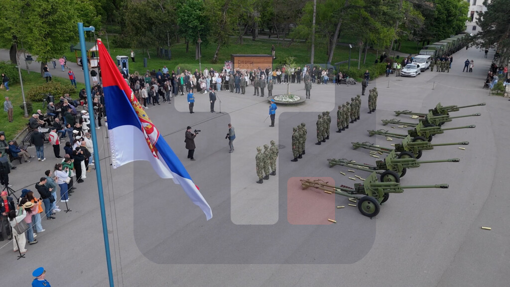 Počasna artiljerijska paljba povodom Dana Vojske Srbije izvedena sa Savske terase
