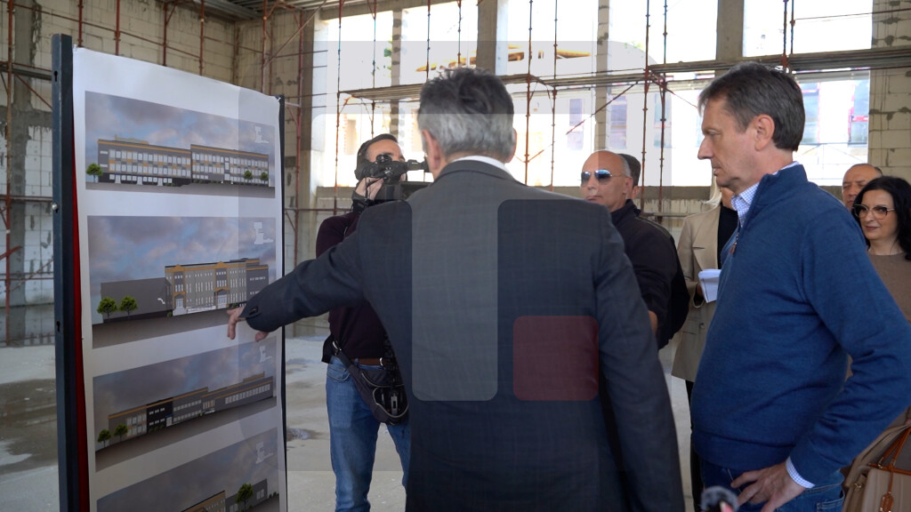 Vranje: Glišić obišao radove na OŠ "Dositej Obradović", kraj rekonstrukcije u januaru