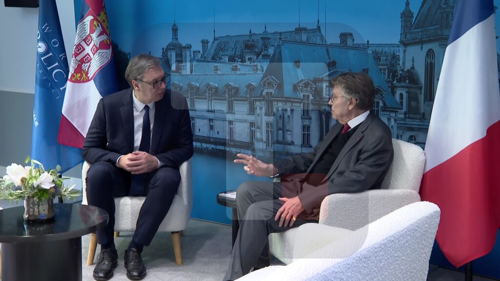 Predsednik Vučić se sastao sa Monbrijalom u Šantiliju
