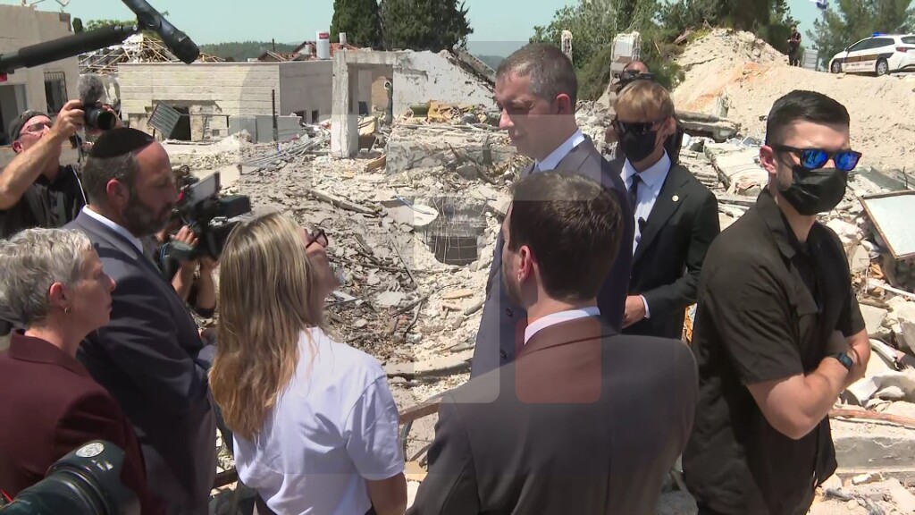 Đurić u obilasku Beit Šemeša - grada pogođenog iranskim balističkim raketama