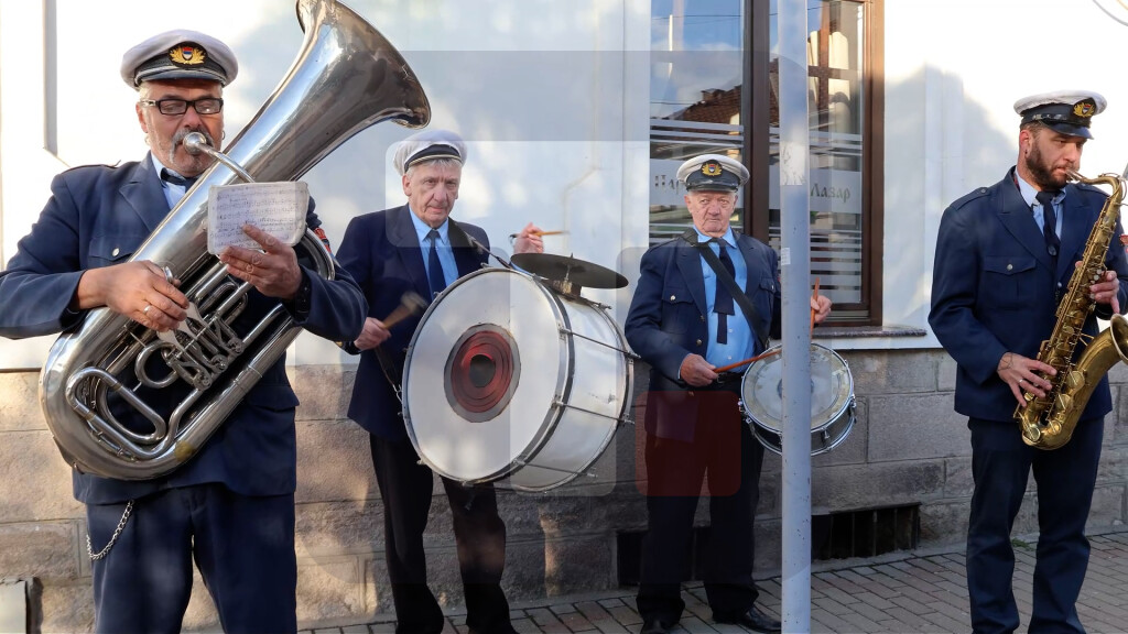"Prvomajska budilica" i ove godine budila Čačane