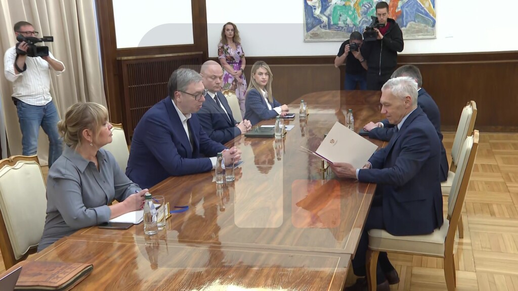 Vučić uručio Bocan-Harčenku čestitku za Putina povodom Dana pobede