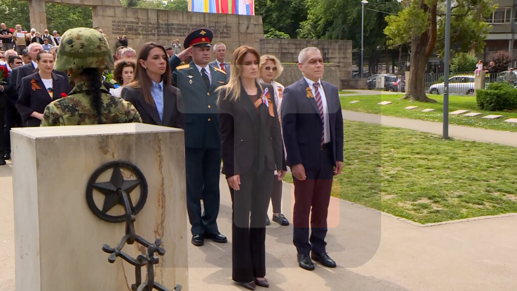 Dan pobede obeležen u Beogradu polaganjem venaca na Groblju oslobodilaca