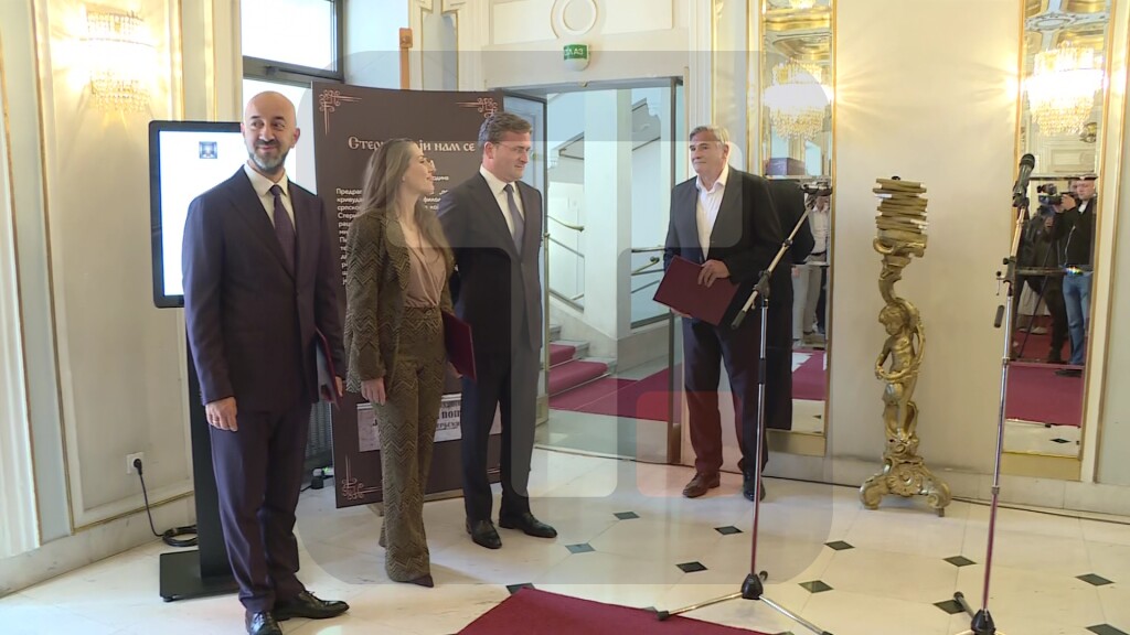 Ministar Selaković otvorio izložbu posvećenu Steriji Popoviću u Narodnom pozorištu