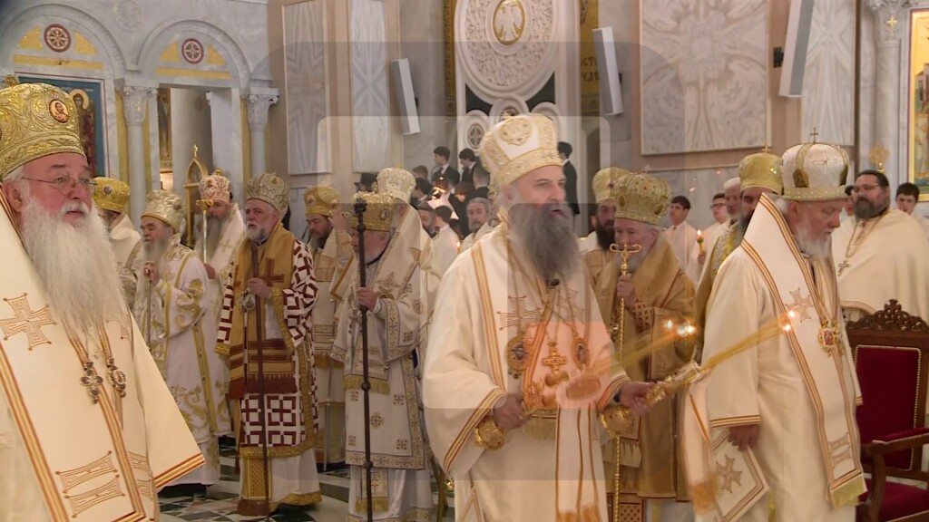 Liturgijom u Hramu Svetog Save počelo redovno zasedanje Sabora SPC, služi Porfirije