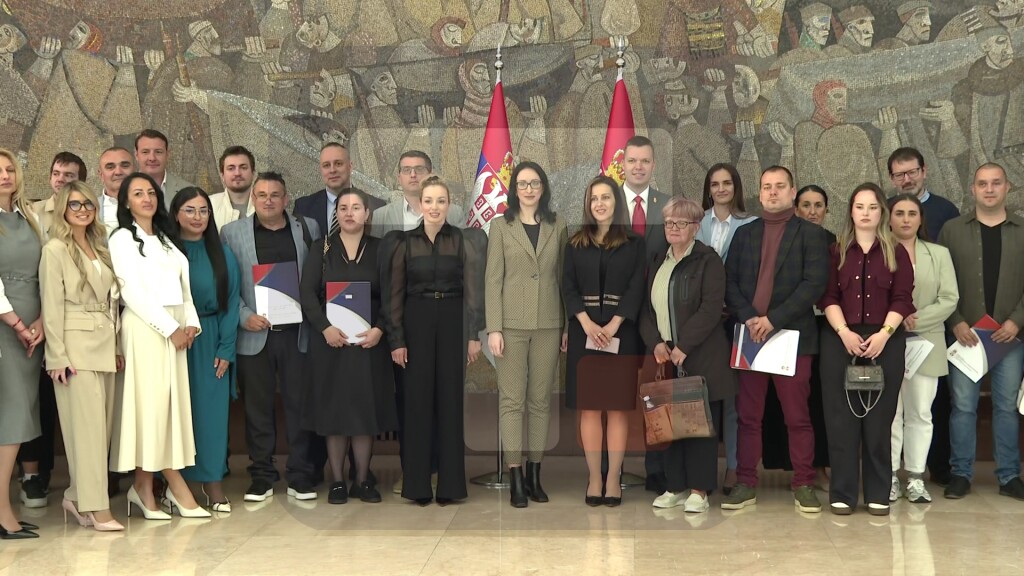 Potpisani ugovori za projekte podrške porodici i deci vredni 117,5 miliona dinara