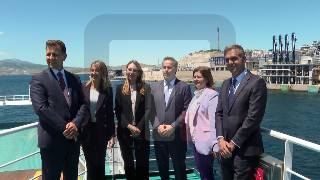 Đedović zajedno sa ministrima iz regiona posetila LNG terminal Revitusa u Grčkoj