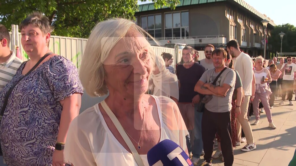 Hiljade vernika po nekoliko sati čeka na poklonjenje Pojasu Presvete Bogorodice