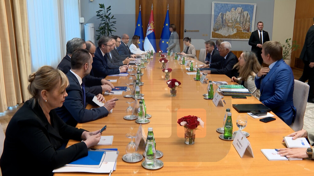Plenarni razgovor delegacija Srbije i EU, predvođen Vučićem i Koštom