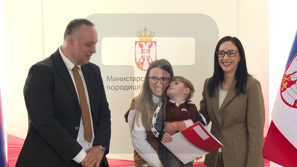Žarić Kovačević uručila rešenja o 900.000 evra subvencija za prvi stan za 54 majke