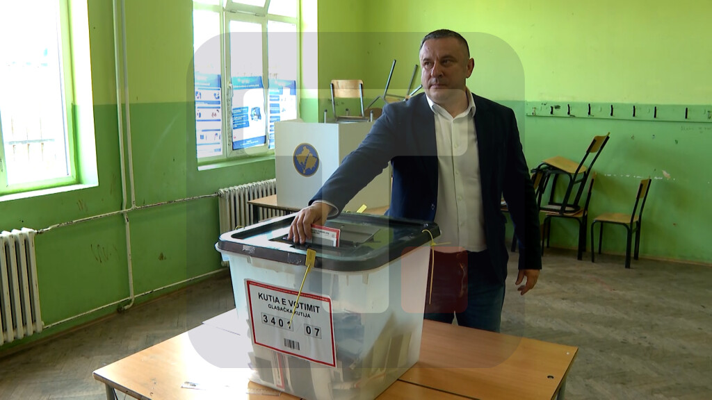 Popović glasao u Gračanici, pozvao Srbe da u što većem broju izađu na izbore