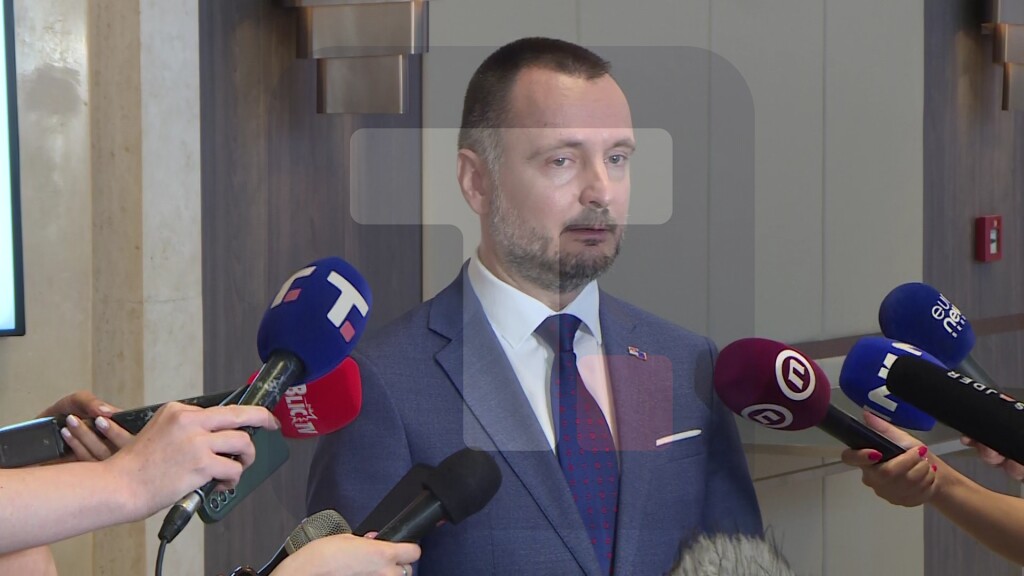 Apostolović: Očekujem da bude pronađeno rešenje za boravak vozača u zemljama Šenegena