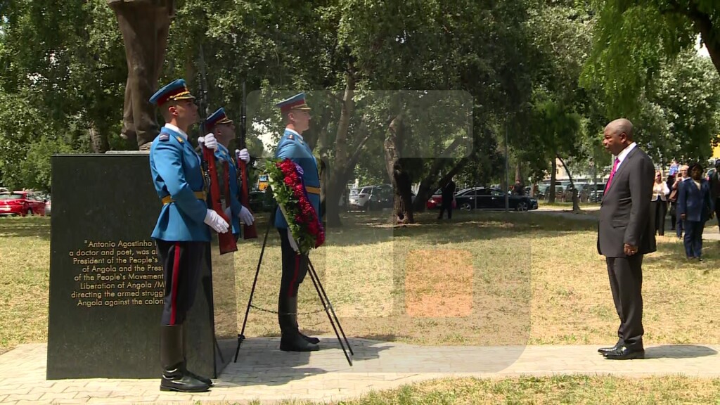 Predsednik Angole položio venac kod spomenika Agostina Neta