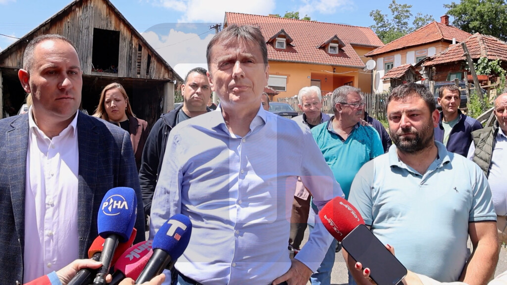 Glišić obišao dragačevsko selo Viča: Država ispunjava obećanja o putnoj infrastrukturi