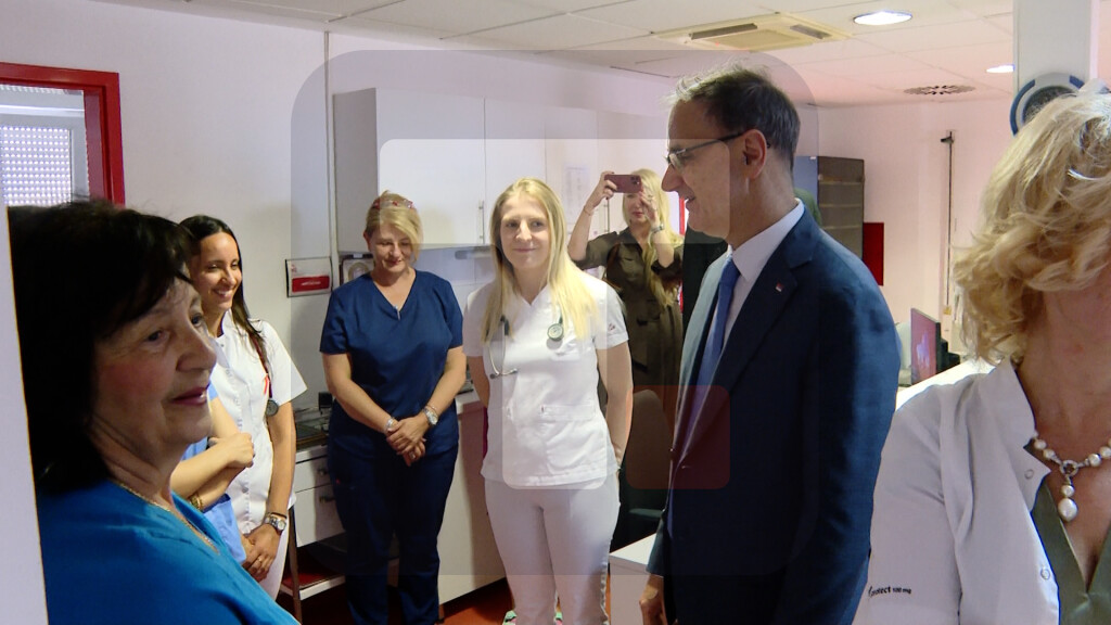 Premijer Macut tokom posete Banjaluci obišao Kliniku za endokrinologiju UKC RS