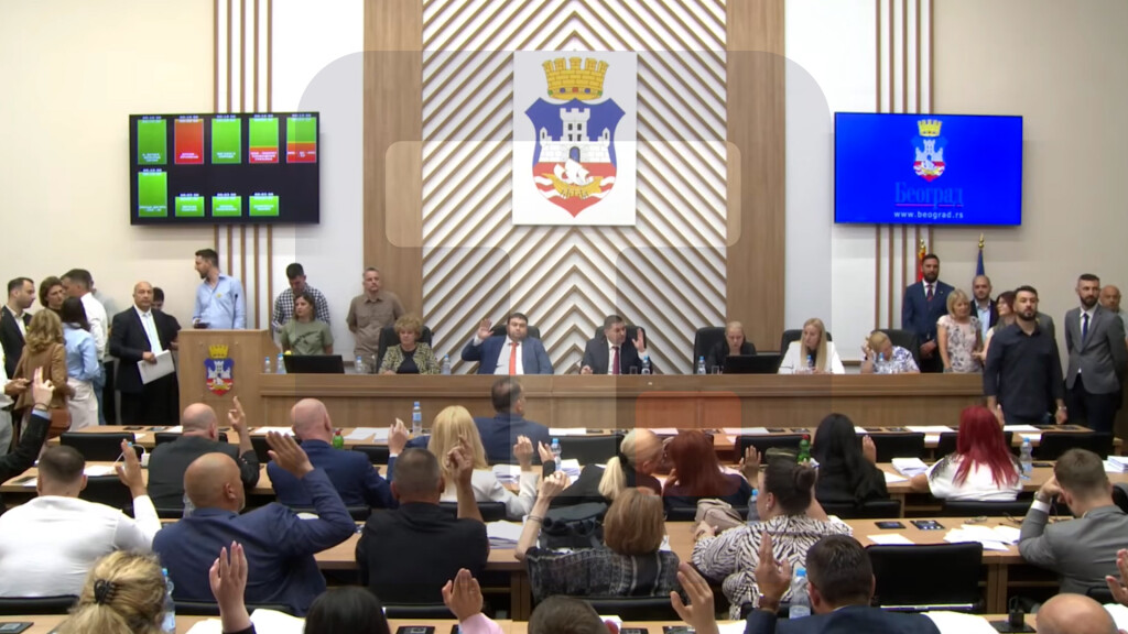 Skupština Beograda usvojila dnevni red, proglašena pauza