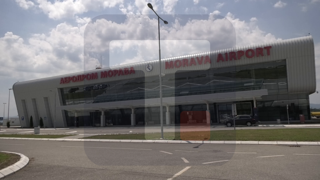 Sa aerodroma Morava tokom leta na tri destinacije