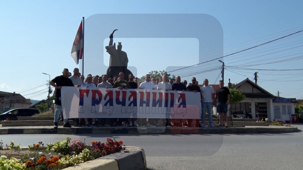 Grupa meštana Gračanice organizovano krenula u Beograd na skup Srbija jedna porodica