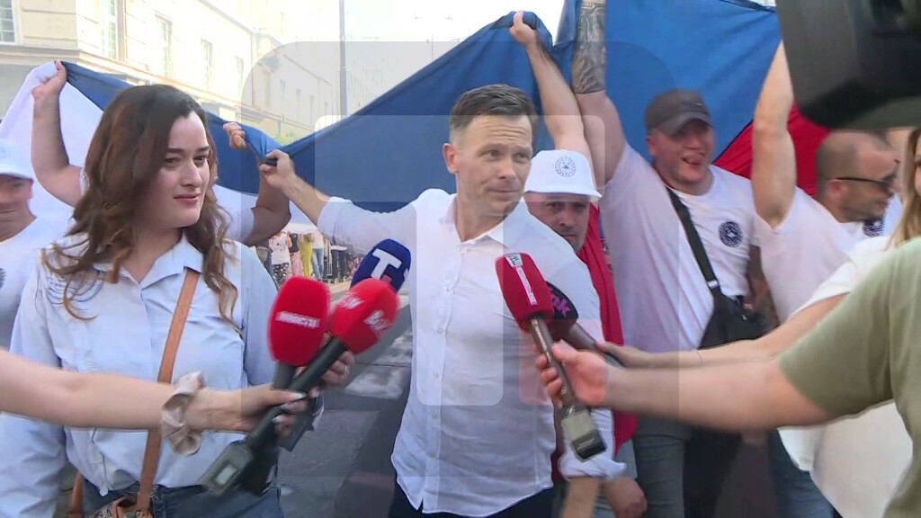 Mali: Danas šaljemo poruku da Srbija ne sme da stane,da je najjača složna, jedinstvena