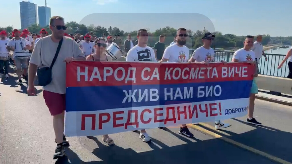 Više hiljada Srba sa KiM krenulo od Palate Srbija na skup kod Skupštine