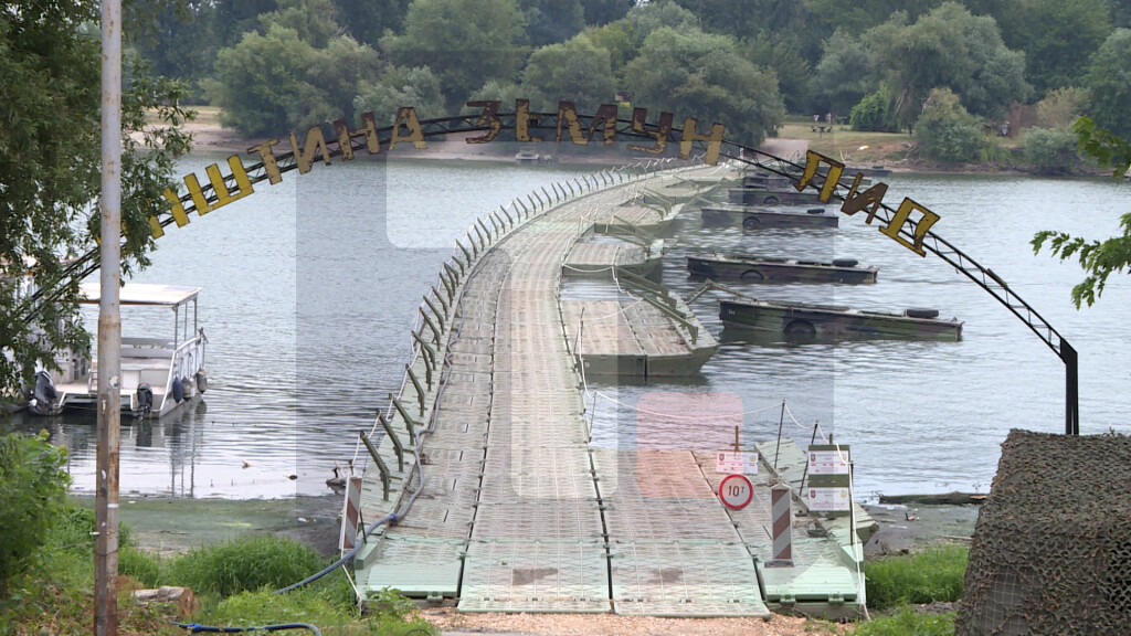 Vojska Srbije postavila pontonski most do Velikog ratnog ostrva
