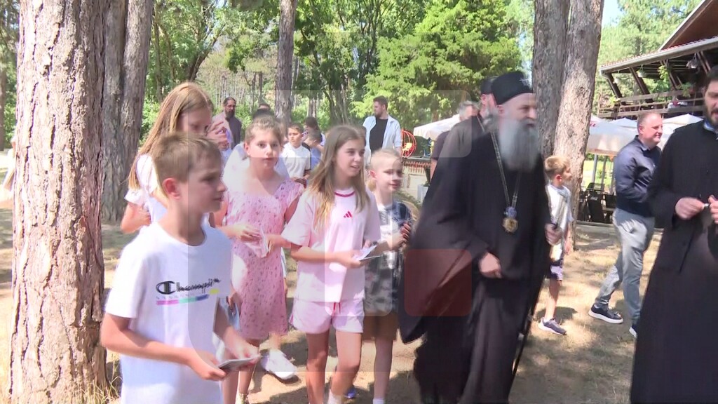 Patrijarh posetio dečji letnji kamp "Šuplja stena" na Avali