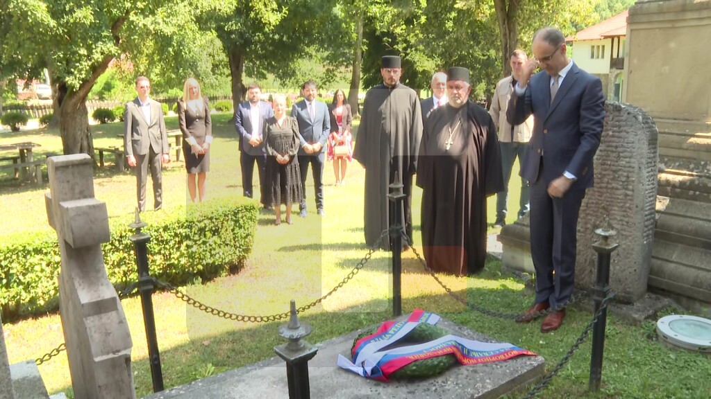 Macut u Valjevu položio venac na spomenik Proti Mateji Nenadoviću