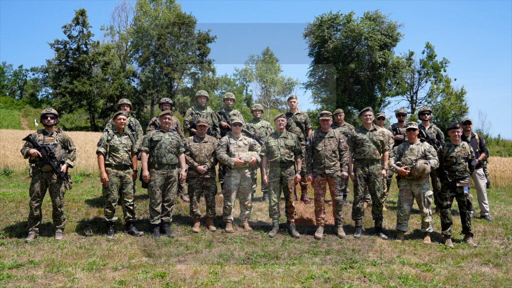 Mojsilović obišao snage Vojske Srbije u Kopnenoj zoni bezbednosti: Zadovoljan saradnjom sa Kforom