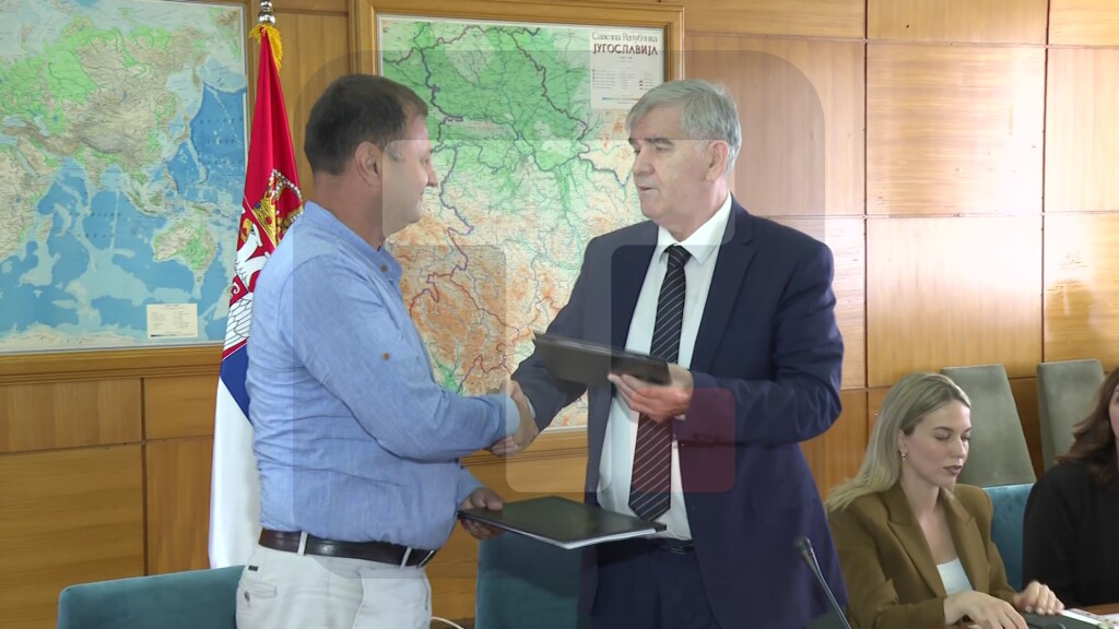 Beriša dodelio 30 miliona dinara organizacijama nacionalnih manjina za kulturne projekte