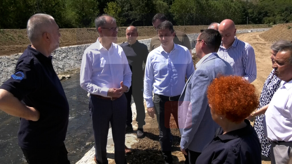 Macut obišao radove na reci Vrla