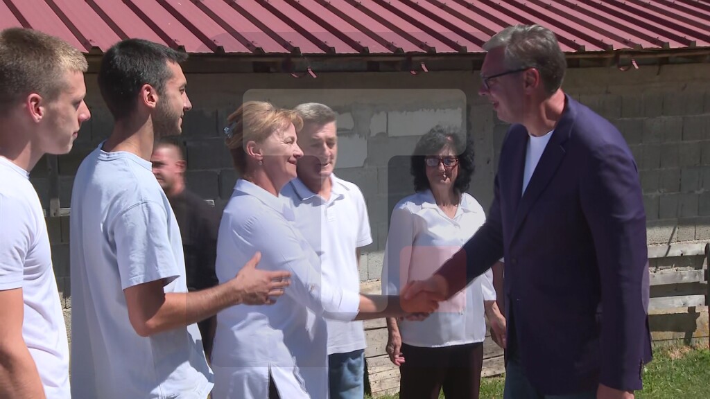 Vučić obilazi poljoprivredno gazdinstvo Arsović u Kušićima