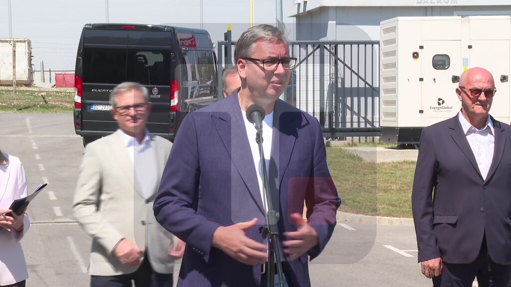 Vučić u obilasku centra za pakovanje jaja sa farmi kompanije „Agro-Đole“ d.o.o