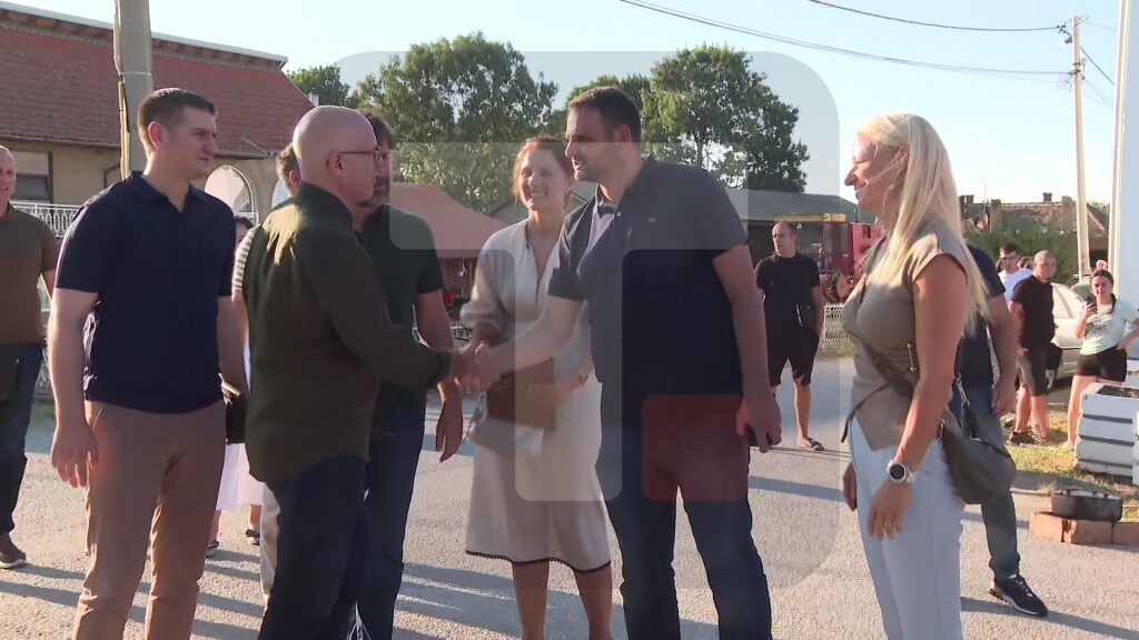 Vučević u Dragovcu kod Požarevca na manifestaciji "Satarašijada"